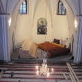 Nomainot morāli novecojušus padomju kultūras nama solus 2007. gadā no Zviedrijas baznīcas draudzes zālei atvestie soli (120 sēdvietām).